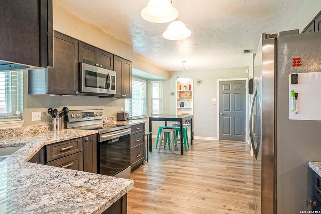 622 Sunhaven Dr, Windcrest, TX 78239