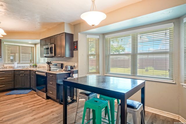 622 Sunhaven Dr, Windcrest, TX 78239
