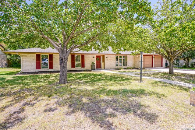 622 Sunhaven Dr, Windcrest, TX 78239