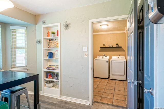 622 Sunhaven Dr, Windcrest, TX 78239