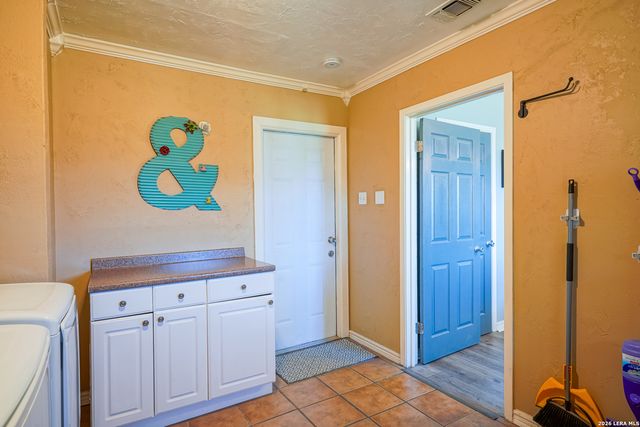 622 Sunhaven Dr, Windcrest, TX 78239
