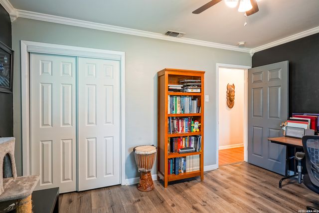 622 Sunhaven Dr, Windcrest, TX 78239
