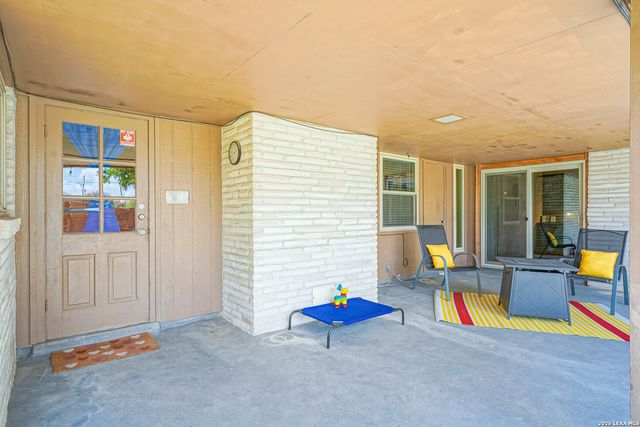 622 Sunhaven Dr, Windcrest, TX 78239