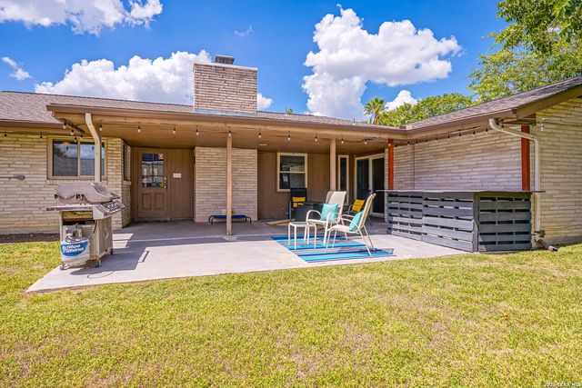 622 Sunhaven Dr, Windcrest, TX 78239