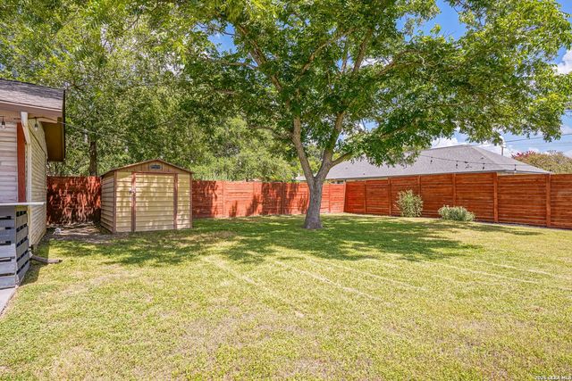 622 Sunhaven Dr, Windcrest, TX 78239