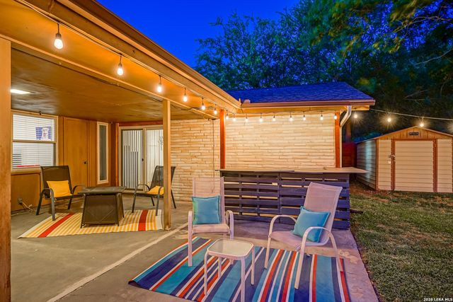 622 Sunhaven Dr, Windcrest, TX 78239