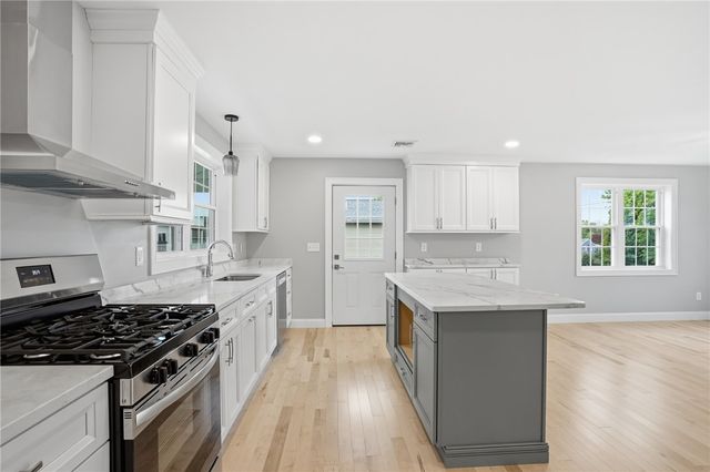 60 Bloor Street, Warwick, RI 02889