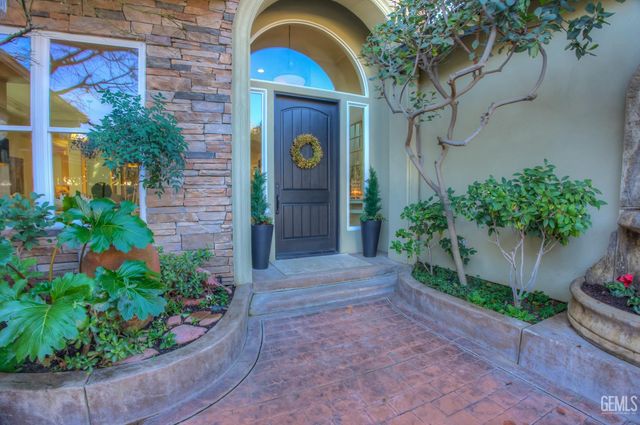 11201 Moorgate Street, Bakersfield, CA 93311