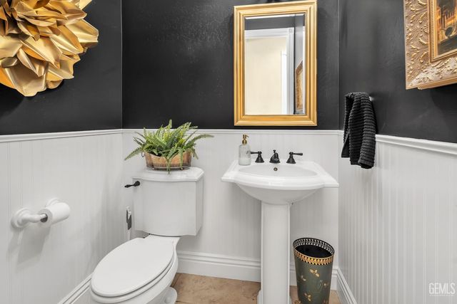 11201 Moorgate Street, Bakersfield, CA 93311