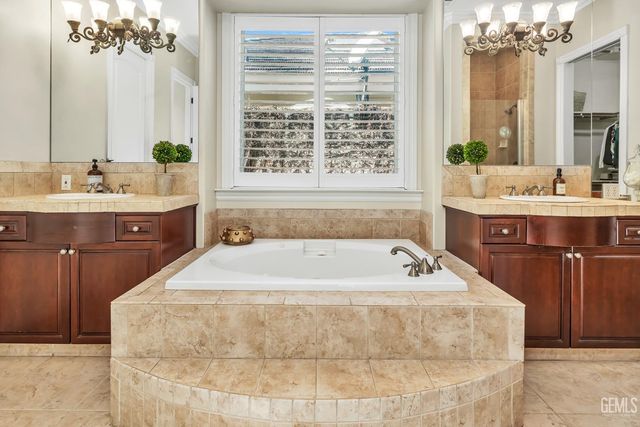 11201 Moorgate Street, Bakersfield, CA 93311