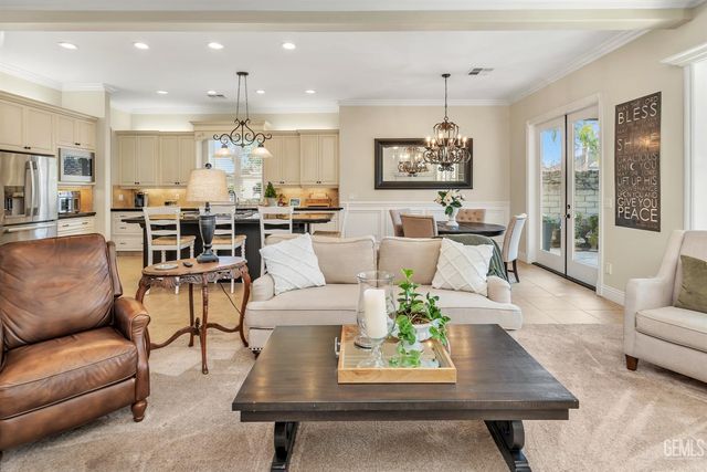 11201 Moorgate Street, Bakersfield, CA 93311