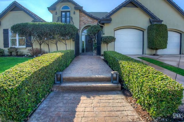 11201 Moorgate Street, Bakersfield, CA 93311