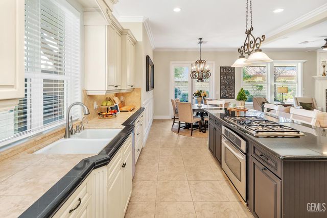 11201 Moorgate Street, Bakersfield, CA 93311