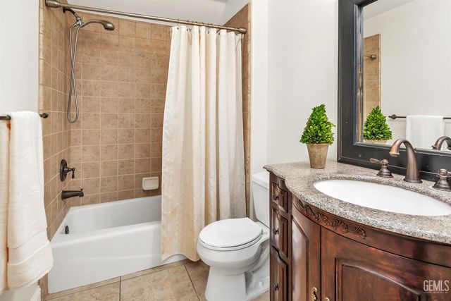 11201 Moorgate Street, Bakersfield, CA 93311