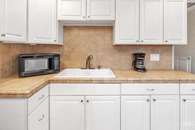 11201 Moorgate Street, Bakersfield, CA 93311