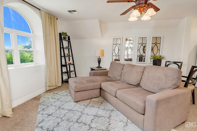 11201 Moorgate Street, Bakersfield, CA 93311