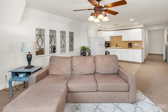 11201 Moorgate Street, Bakersfield, CA 93311