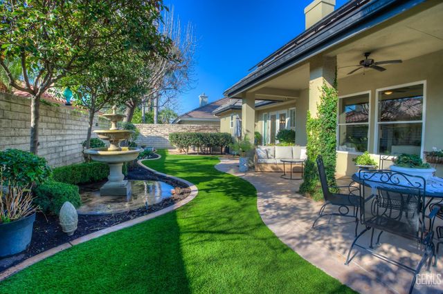 11201 Moorgate Street, Bakersfield, CA 93311