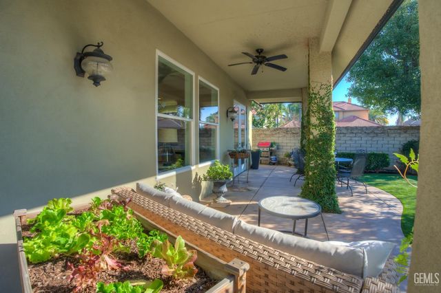 11201 Moorgate Street, Bakersfield, CA 93311