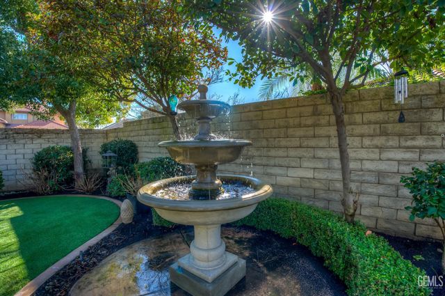 11201 Moorgate Street, Bakersfield, CA 93311