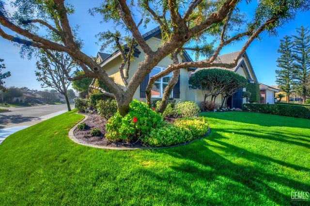 11201 Moorgate Street, Bakersfield, CA 93311