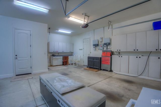 11201 Moorgate Street, Bakersfield, CA 93311