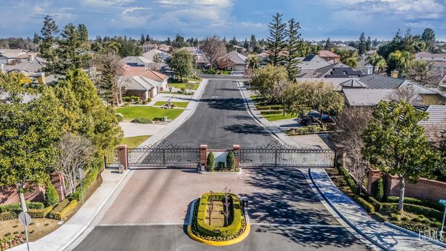 11201 Moorgate Street, Bakersfield, CA 93311