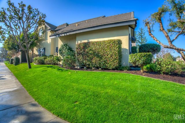 11201 Moorgate Street, Bakersfield, CA 93311