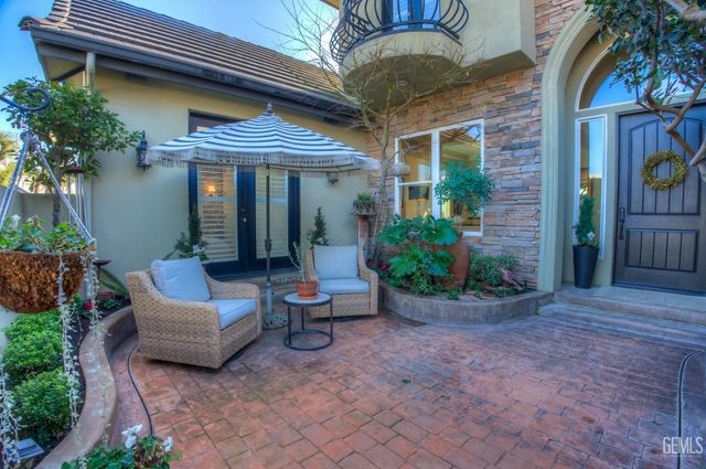 11201 Moorgate Street, Bakersfield, CA 93311