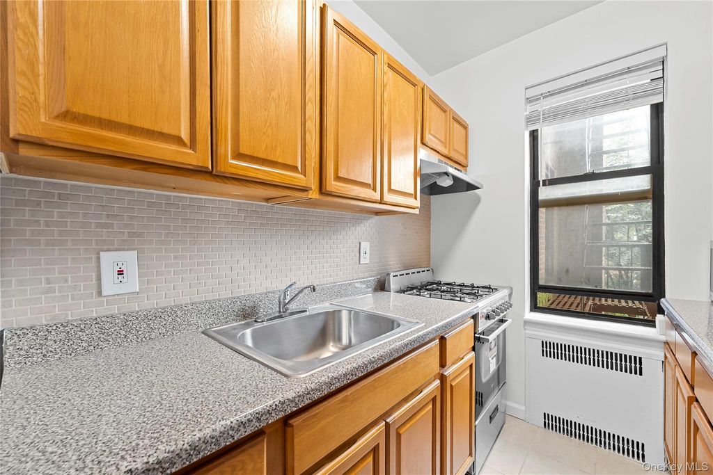 35-35 75th Street 401, Jackson Heights, NY 11372 — photo 4