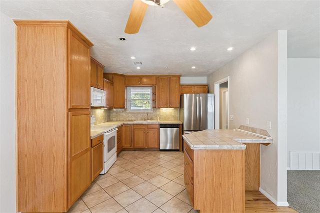 616 Fairlane Drive, Midwest City, OK 73110