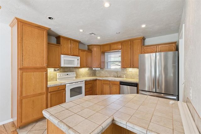 616 Fairlane Drive, Midwest City, OK 73110