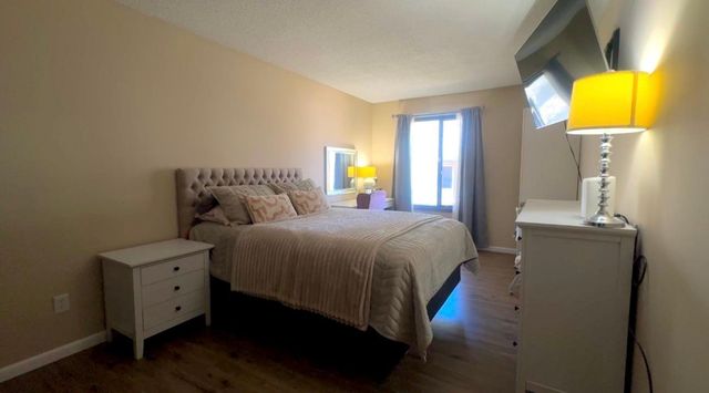 1271 Landmark Trail S, Hopkins, MN 55343