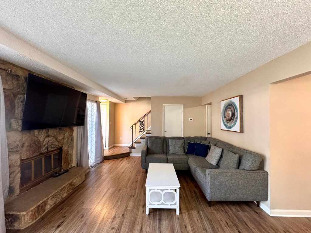 1271 Landmark Trail S, Hopkins, MN 55343 — photo 4