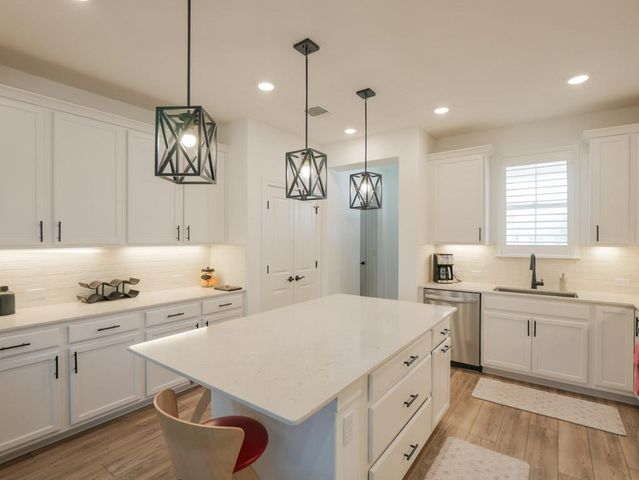 102 Bristol CV, Georgetown, TX 78633