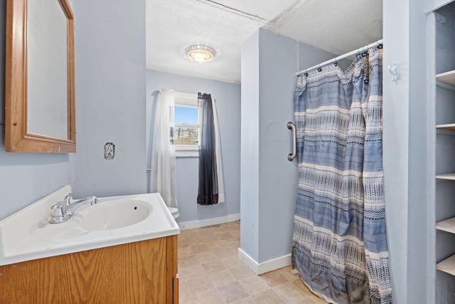 2 Water St, Greenfield, MA 01301