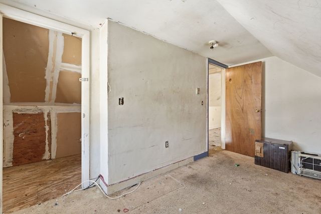 2 Water St, Greenfield, MA 01301