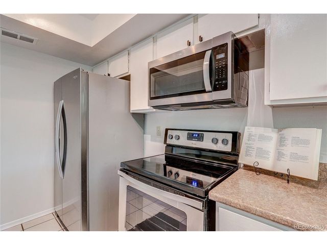 582 S Xenon Ct, Lakewood, CO 80228