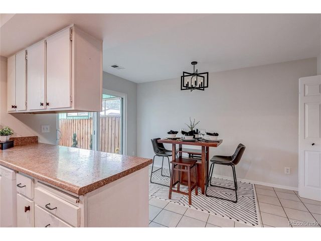 582 S Xenon Ct, Lakewood, CO 80228