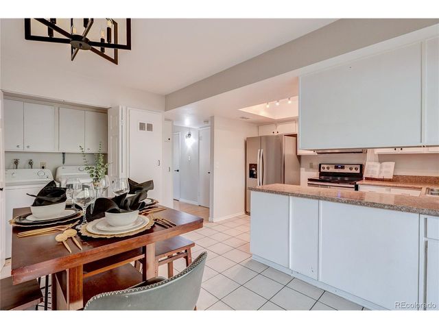 582 S Xenon Ct, Lakewood, CO 80228