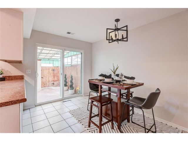 582 S Xenon Ct, Lakewood, CO 80228