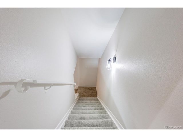 582 S Xenon Ct, Lakewood, CO 80228