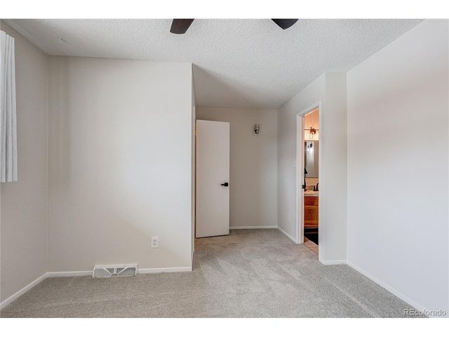 582 S Xenon Ct, Lakewood, CO 80228