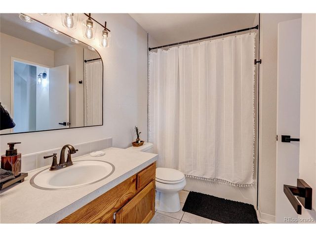 582 S Xenon Ct, Lakewood, CO 80228