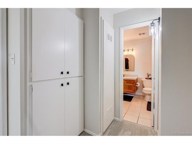 582 S Xenon Ct, Lakewood, CO 80228