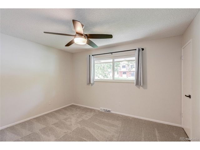 582 S Xenon Ct, Lakewood, CO 80228