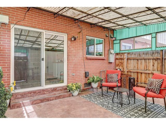 582 S Xenon Ct, Lakewood, CO 80228