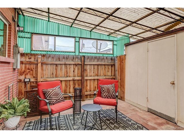 582 S Xenon Ct, Lakewood, CO 80228