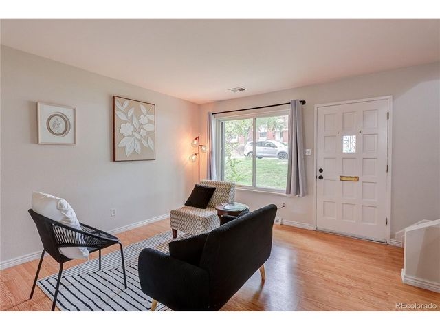 582 S Xenon Ct, Lakewood, CO 80228