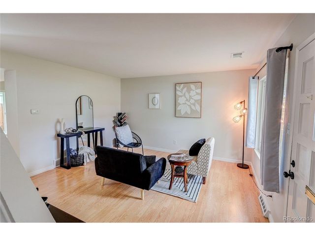582 S Xenon Ct, Lakewood, CO 80228
